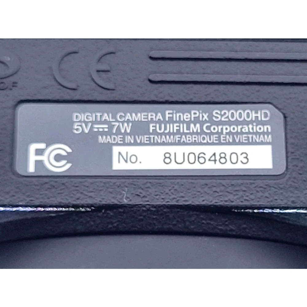 Fujifilm FinePix S2000HD 10MP Digital Camera with Batteries & Card. No. 8U064803